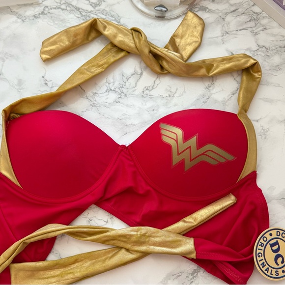 DC Comics Original Wonder Woman Top Red - Picture 1 of 3